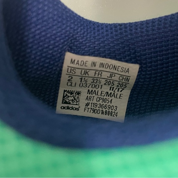 Adidas Teal and Navy Indoor Football Shoes Size 2 Youth Unisex - Picture 8 of 9